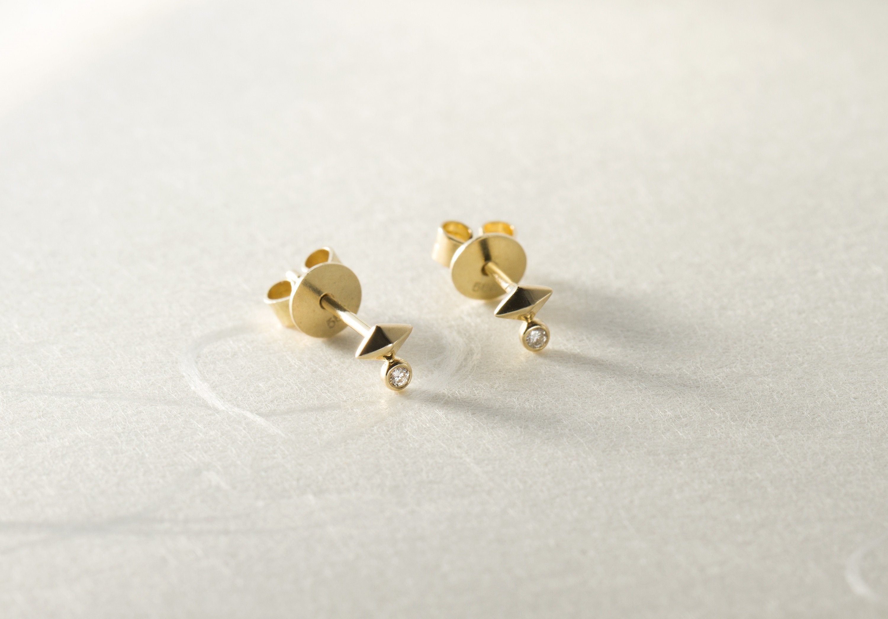 14K Gold Earrings - Pyramid Diamond Studs – AURELIE GI